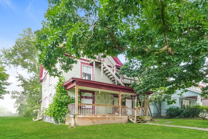 1701 Delaware Ave in New Castle, PA - Building Photo
