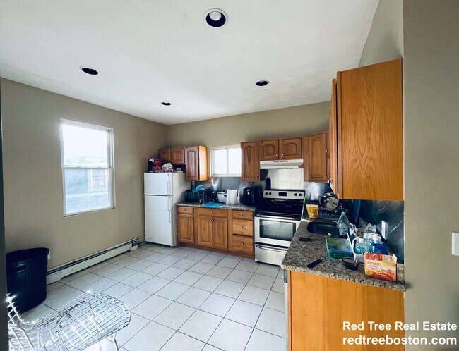 19 Highgate St, Unit 19 in Boston, MA - Foto de edificio - Building Photo