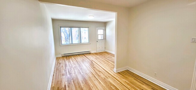property at 5350 16E Av