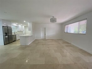 19330 NE 18th Pl in North Miami Beach, FL - Building Photo - Building Photo