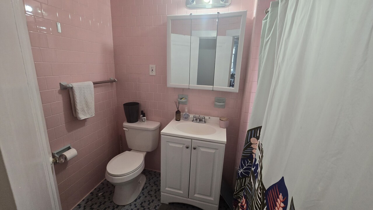 221 Saint Paul St, Unit 221 in Brookline, MA - Building Photo