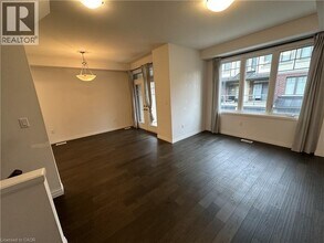 16 Ritchie Ln in Ancaster, ON - Building Photo - Building Photo