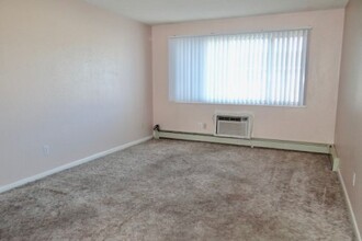 1410 Lake Elmo Dr in Billings, MT - Foto de edificio - Building Photo