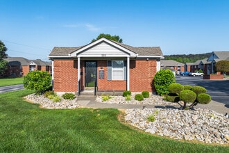 Kingsfield Luxury Apartments in New Albany, IN - Foto de edificio - Building Photo