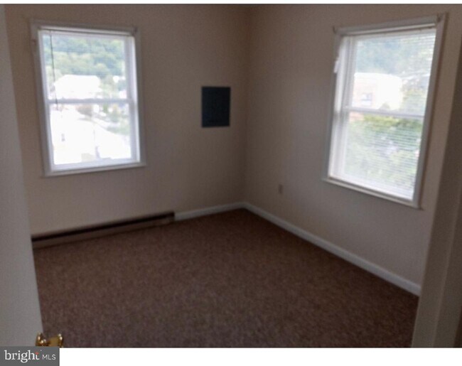 45 N Green St-Unit -9 in Berkeley Springs, WV - Building Photo - Building Photo