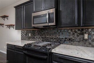 61 Jasmine Point St in Henderson, NV - Building Photo - Building Photo