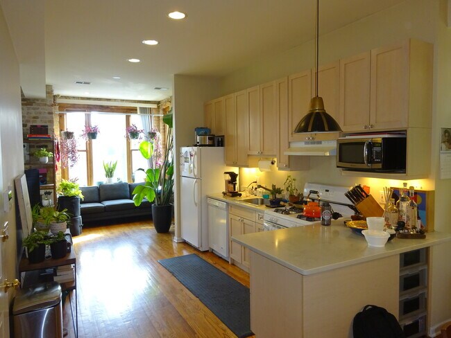 1524 W Augusta Blvd-Unit -2F in Chicago, IL - Building Photo - Building Photo