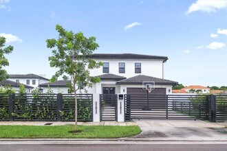10940 SW 180th St in Miami, FL - Building Photo - Building Photo