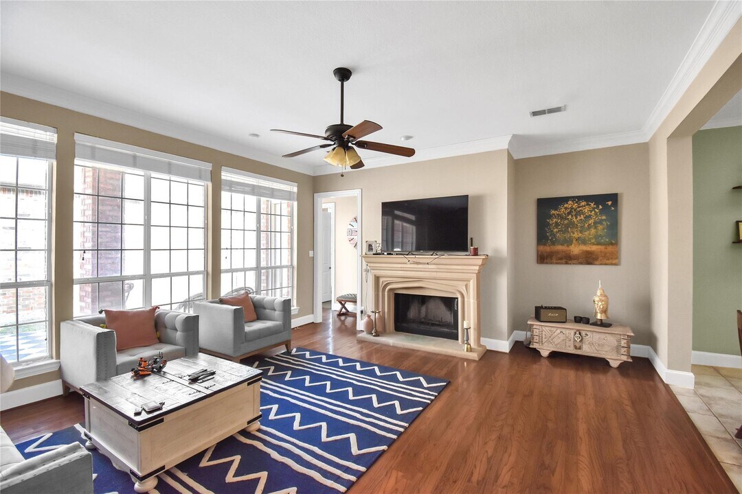 3903 Johnson St in Frisco, TX - Building Photo