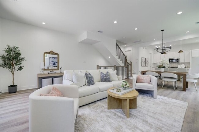 property at 2828 Versailles Oak Ln