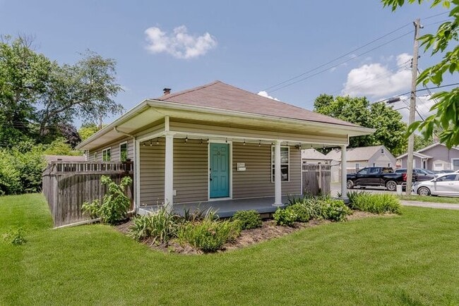 6194 Evanston Ave in Indianapolis, IN - Foto de edificio - Building Photo