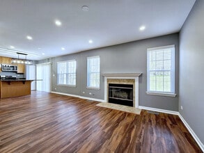 464 Lancaster Dr in Pingree Grove, IL - Building Photo - Building Photo