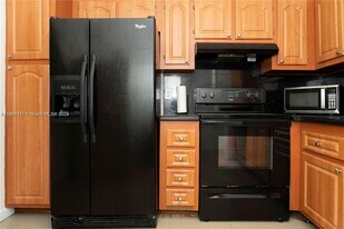 5140 SW 40th Ave in Fort Lauderdale, FL - Building Photo