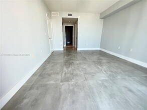 300 Sunny Isles Blvd, Unit 4-1805 in Sunny Isles Beach, FL - Foto de edificio - Building Photo
