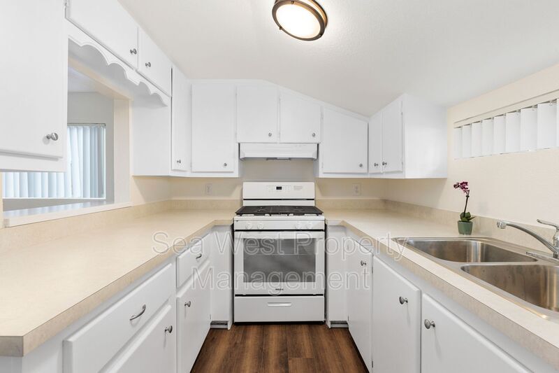2409 Newcastle in Cardiff, CA - Building Photo