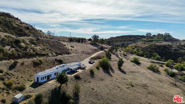 11077 Pacific View Dr in Malibu, CA - Building Photo - Building Photo