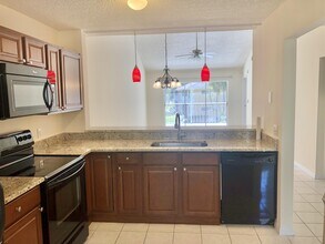 5665 Whitaker Rd in Naples, FL - Foto de edificio - Building Photo