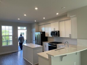 2654 Jetstream Rd in Oak Hill, VA - Building Photo - Building Photo