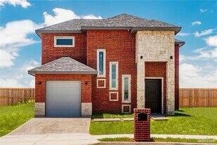 16 W Telfair Ave in Edinburg, TX - Building Photo