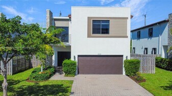 21016 NE 2nd Ct in Miami, FL - Building Photo