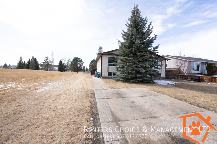 Pet Friendly Basement Suite With Yard and in Lethbridge, AB - Building Photo