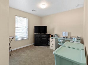 16535 Burnell Oaks Ln in Houston, TX - Foto de edificio - Building Photo