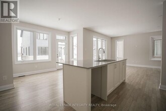 371 Peninsula Rd in Ottawa, ON - Building Photo - Building Photo