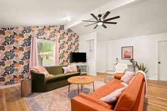 11011 Jordan Ln in Austin, TX - Building Photo - Building Photo