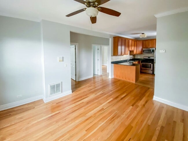 property at 1208 W Waveland Ave