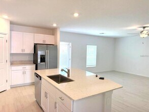 11571 Radiant Shr Lp in San Antonio, FL - Building Photo - Building Photo