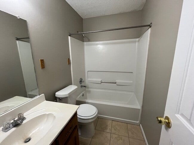 10464 Kristen Dr S in Olive Branch, MS - Building Photo - Building Photo