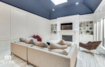 2005 Crockett Ct in Irving, TX - Foto de edificio - Building Photo