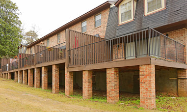 Dewberry Downs Townhomes in Hoover, AL - Building Photo - Building Photo