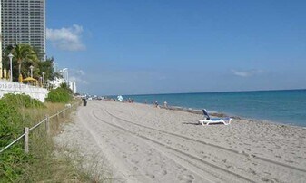 1801 S Ocean Dr, Unit 947 in Hallandale Beach, FL - Building Photo