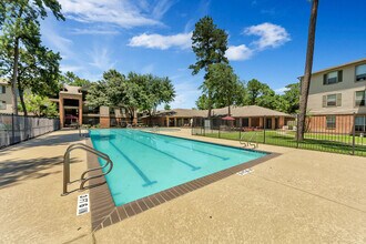 The Retreat at Spring Apartments in Spring, TX - Foto de edificio - Building Photo