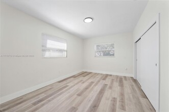 720 SW 60th Ave in Miami, FL - Building Photo - Building Photo