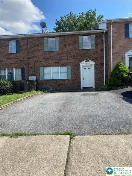 1650 Angela Dr in Bethlehem, PA - Building Photo