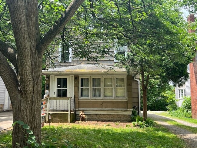 property at 800 S Depeyster St
