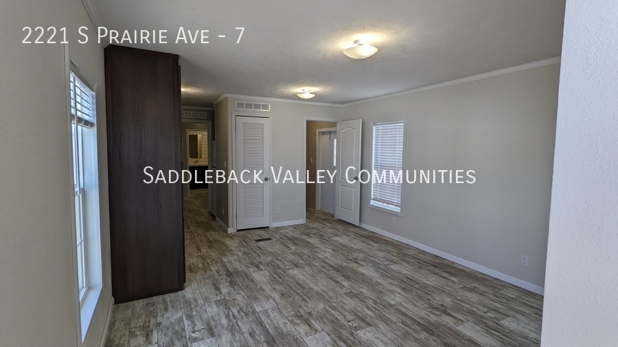 2221 S Prairie Ave Photo