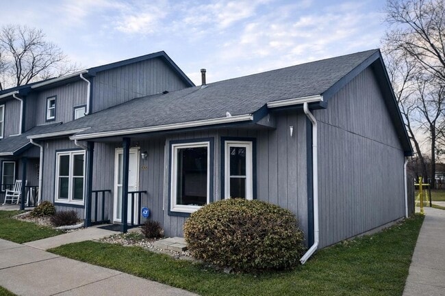 6070 Pennsylvania Dr in Merrillville, IN - Building Photo - Building Photo