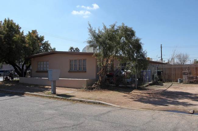 3831 E Flower St in Tucson, AZ - Foto de edificio - Building Photo