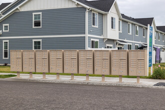 Courtyard at Green Farm in West Haven, UT - Building Photo - Building Photo