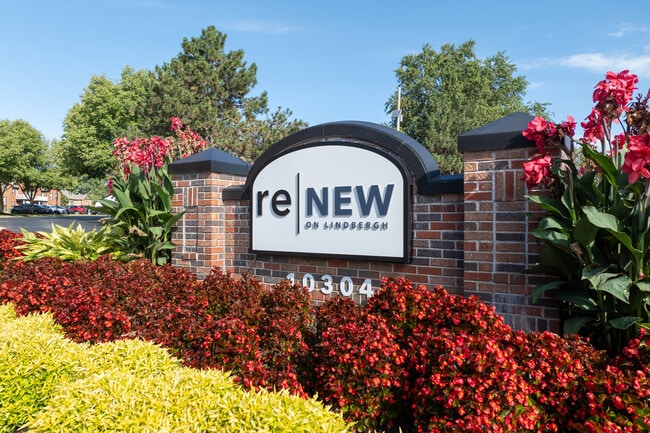 ReNew on Lindbergh in St. Louis, MO - Building Photo - Building Photo