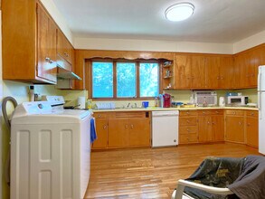 129 Oxford Rd, Unit 2 in Newton, MA - Foto de edificio - Building Photo