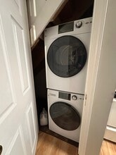 68 Broadway, Unit B in South Portland, ME - Foto de edificio - Building Photo