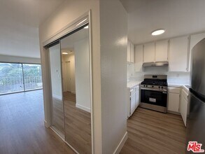 523 Ashland Ave in Santa Monica, CA - Building Photo - Building Photo