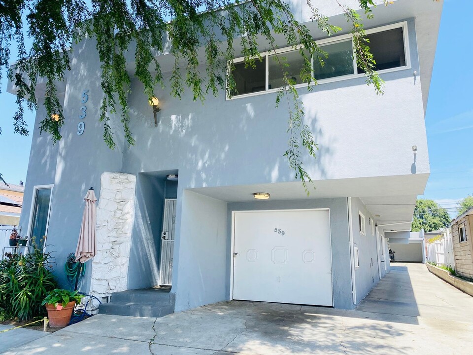 539 E Hyde Park Pl in Inglewood, CA - Building Photo