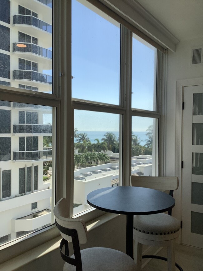 4747 Collins Ave, Unit 408 in Miami Beach, FL - Building Photo - Building Photo