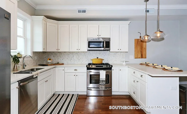 323 W Fourth St in Boston, MA - Building Photo - Building Photo