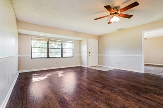 537 SE Starflower Ave in Port St. Lucie, FL - Building Photo - Building Photo